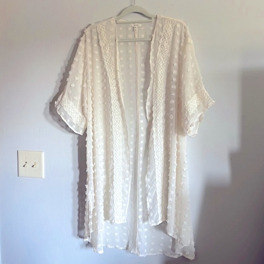 Maurice’s • cream polka dot kimono plus